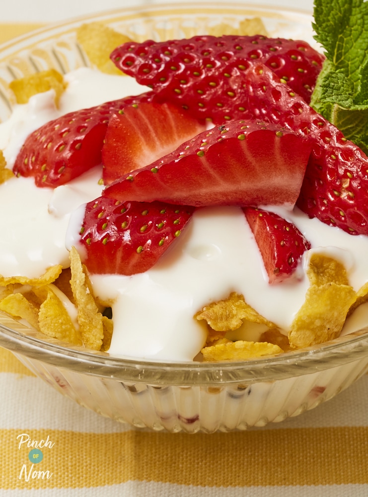 Summer Berry Dessert - Pinch of Nom Slimming Recipes
