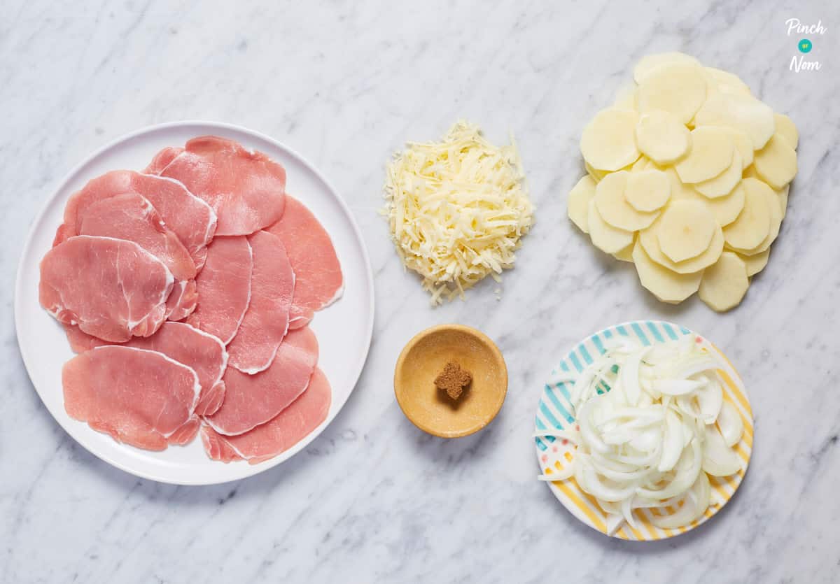 Bacon, Onion & Potato Bake - Pinch of Nom Slimming Recipes