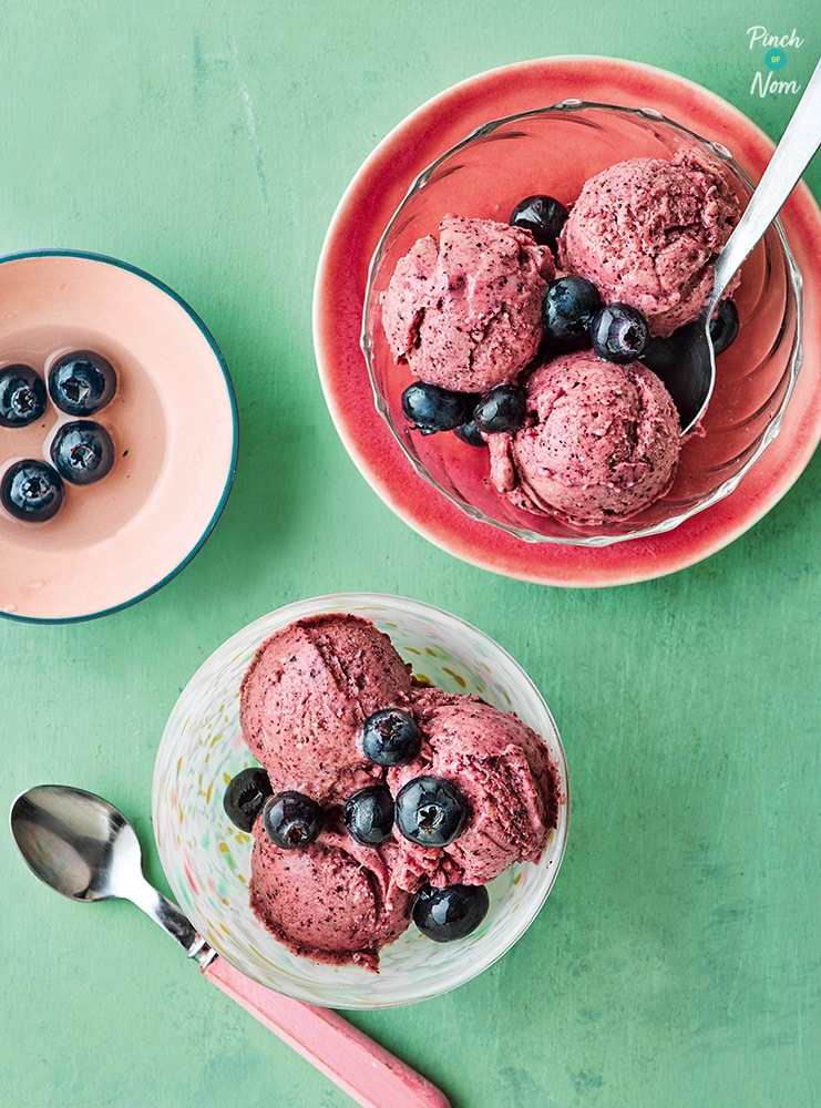 Blueberry, Gin and Banana Ice Cream - Pinch of Nom Slimming Recipes