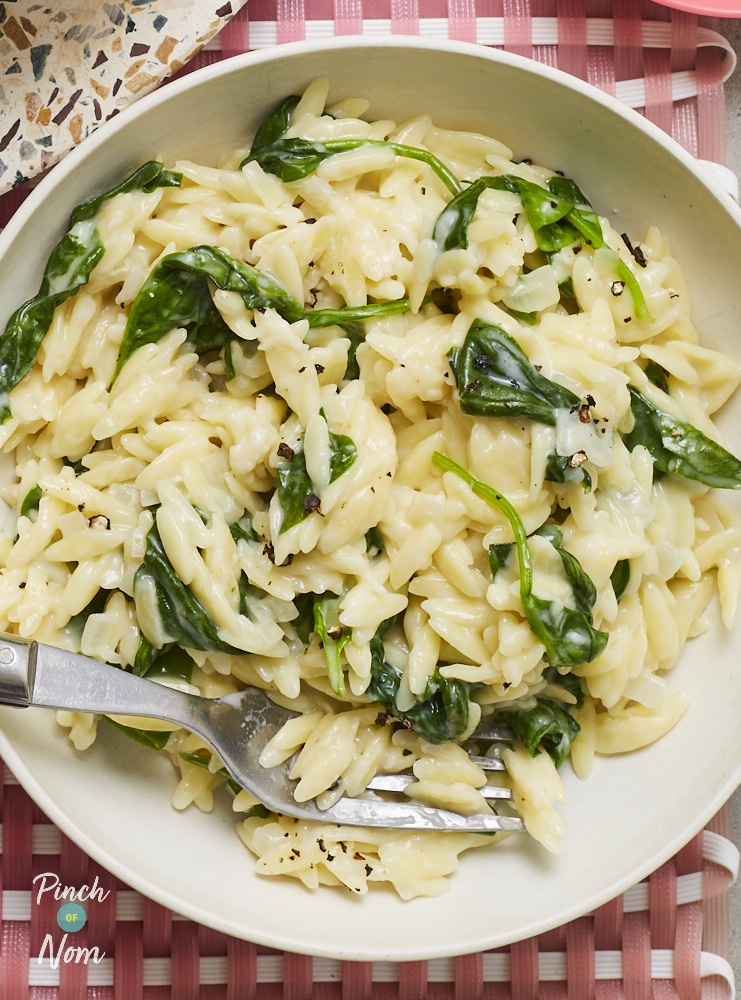 Spinach and Parmesan Orzo - Pinch of Nom Slimming Recipes