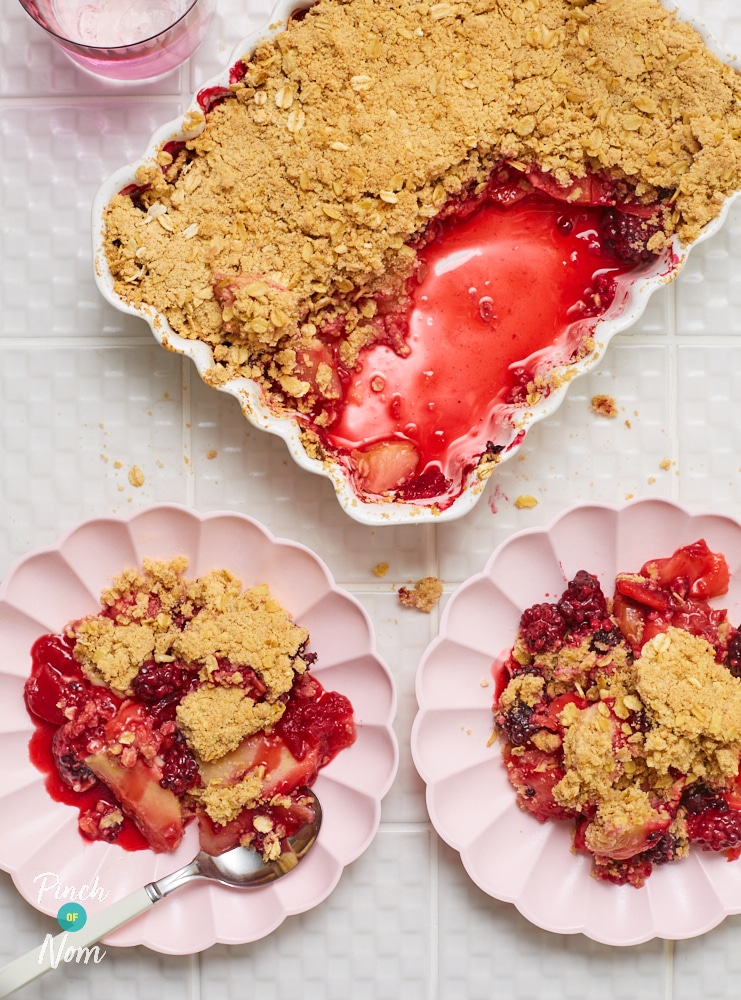 Vegan Blackberry and Apple Crumble - Pinch of Nom Slimming Recipes